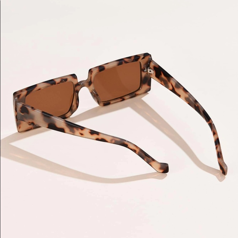Animal print sunglasses - Picture 3 of 3